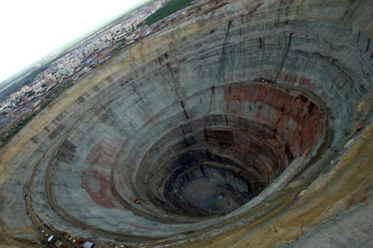 Il buco più profondo del mondo: il Pozzo superprofondo di Kola
